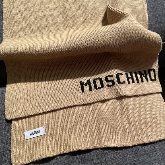 Moschino scarf authentic- - Picture 2 of 3
